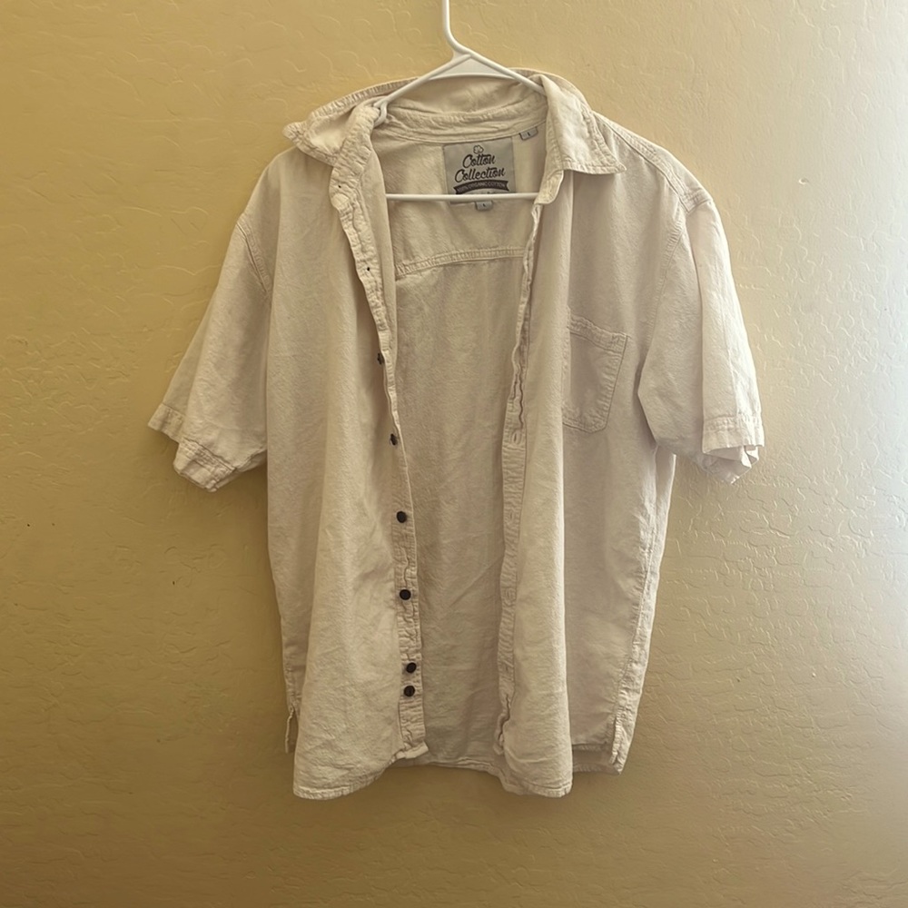 Short sleeve , sort of like a white tan